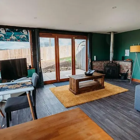 Woodpecker Lodge- A Pet Friendly Rural Retreat Callington Exterior photo