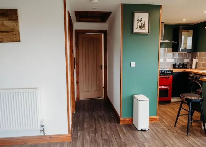 Woodpecker Lodge- A Pet Friendly Rural Retreat