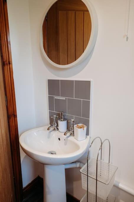 Woodpecker Lodge- A Pet Friendly Rural Retreat *