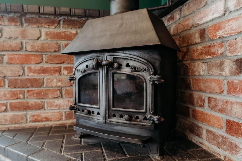 Holiday home Woodpecker Lodge- A Pet Friendly Rural Retreat *
