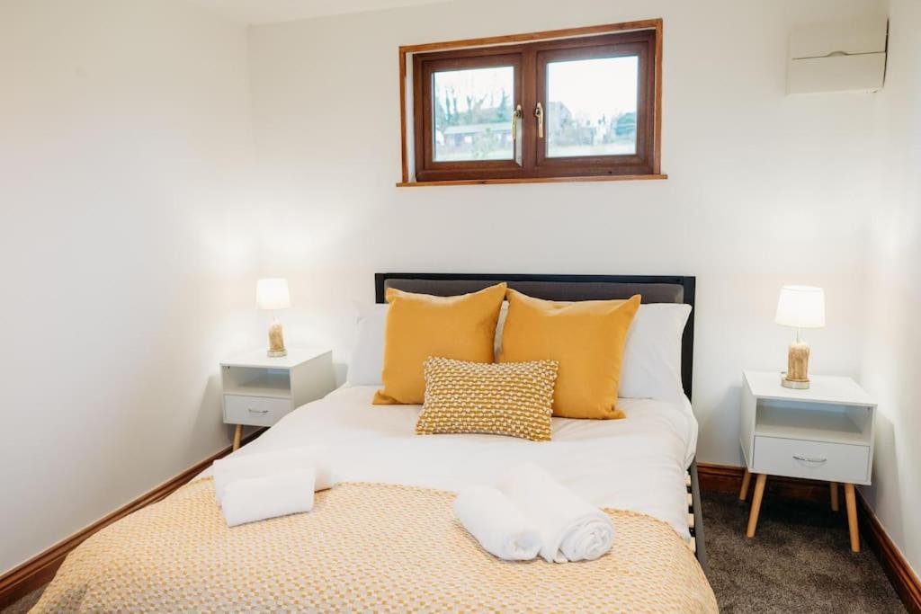 Holiday home Woodpecker Lodge- A Pet Friendly Rural Retreat *