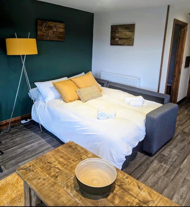 Woodpecker Lodge- A Pet Friendly Rural Retreat * Callington
