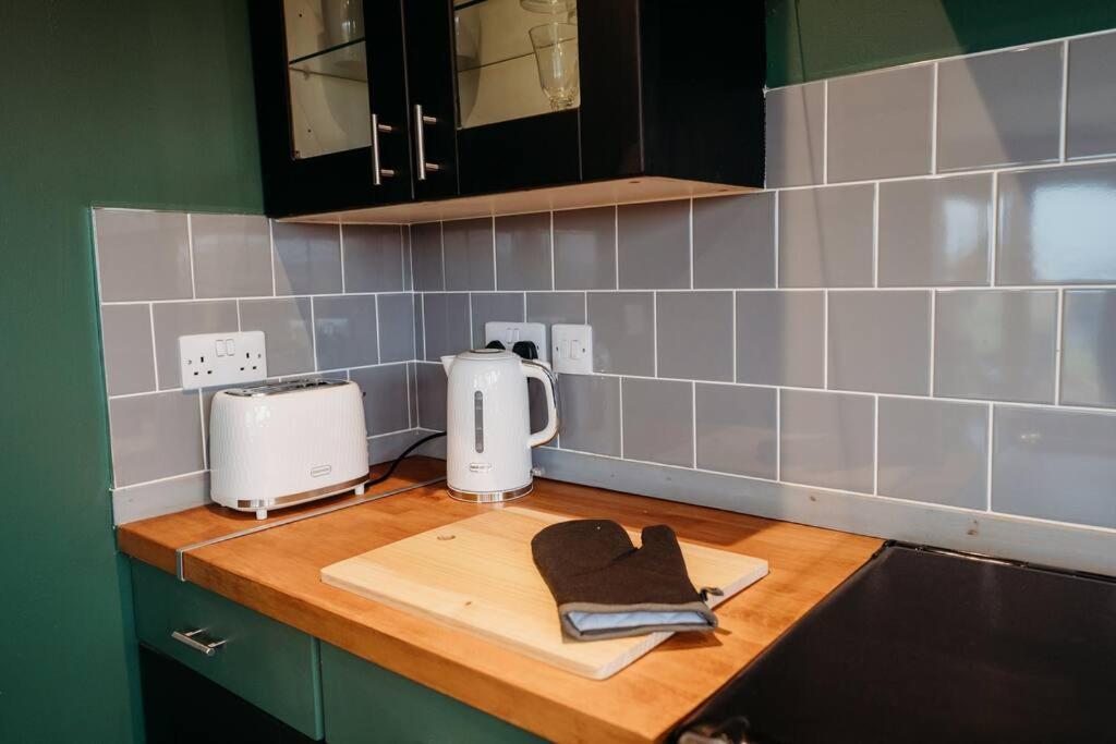 Woodpecker Lodge- A Pet Friendly Rural Retreat Holiday home *