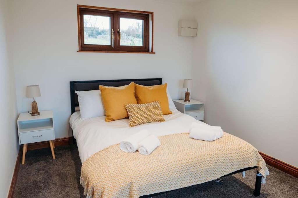 Woodpecker Lodge- A Pet Friendly Rural Retreat