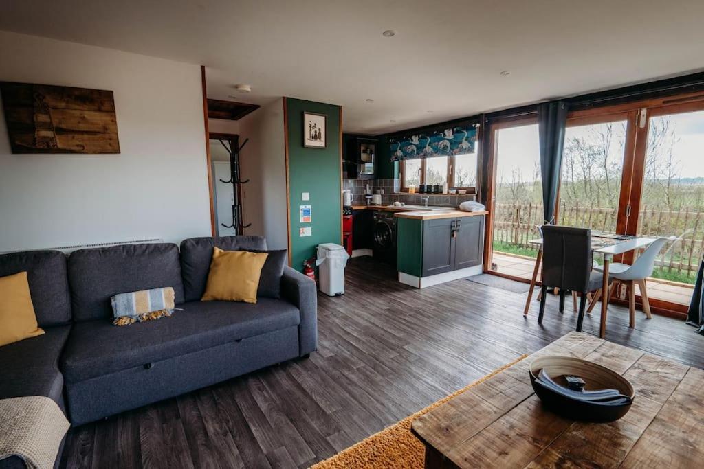 Woodpecker Lodge- A Pet Friendly Rural Retreat Holiday home